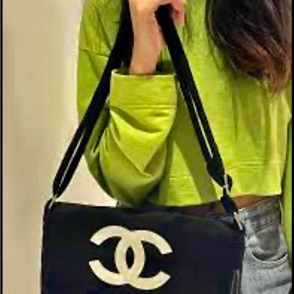 PRICE DROP 💥💥💥CHANEL Elegant Precision Crossbody Fuzzy Bag - Picture 10 of 13